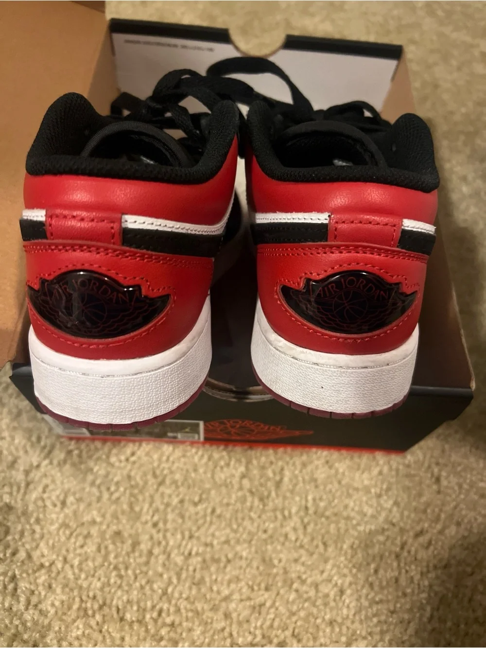 Nike Air Jordan big kids s5.5 Low-Top Sneakers in Black White and Red